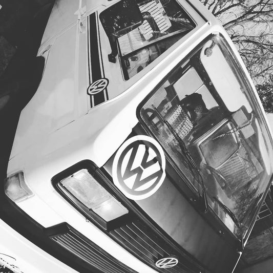 5 Reasons to Apply Vinyl Stickers to Your Car