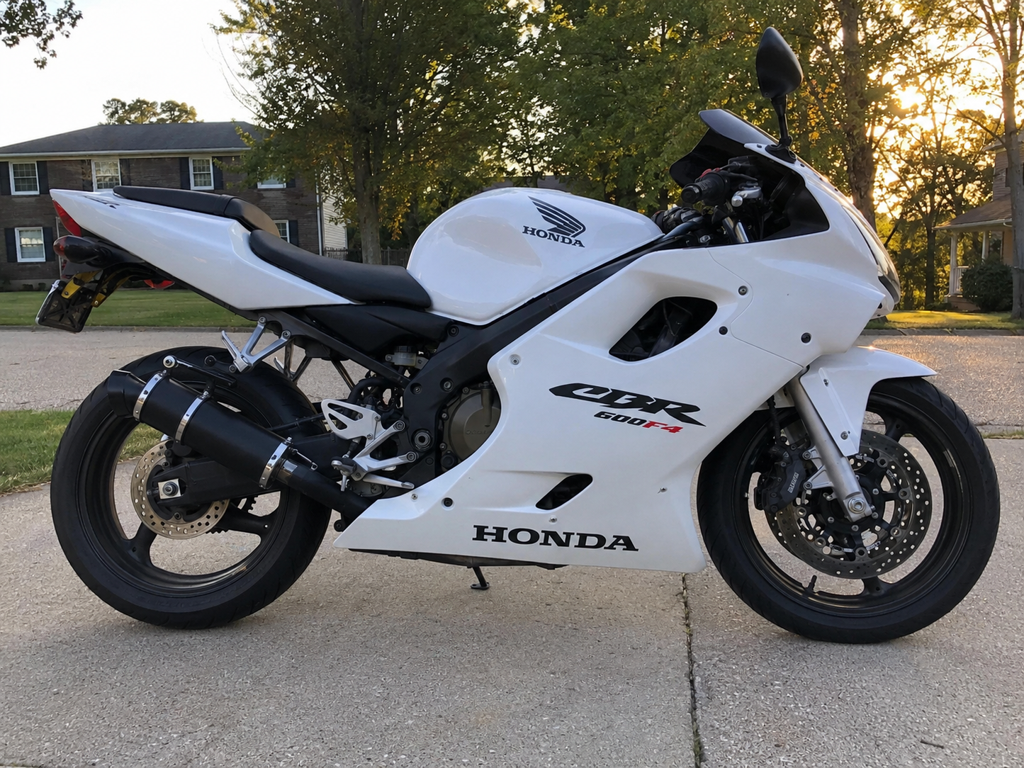 Complete Honda CBR 600F4 motorcycle decal kit with OEM-style graphics for fairings and body panels